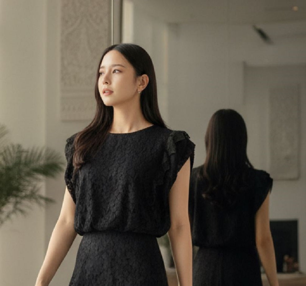 6599B - Round-Neck Flower Lace Blouse with Butterfly sleeves