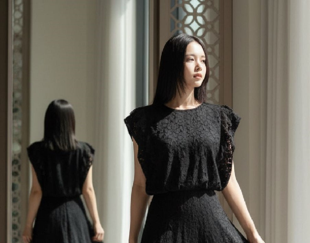 6599B - Round-Neck Flower Lace Blouse with Butterfly sleeves