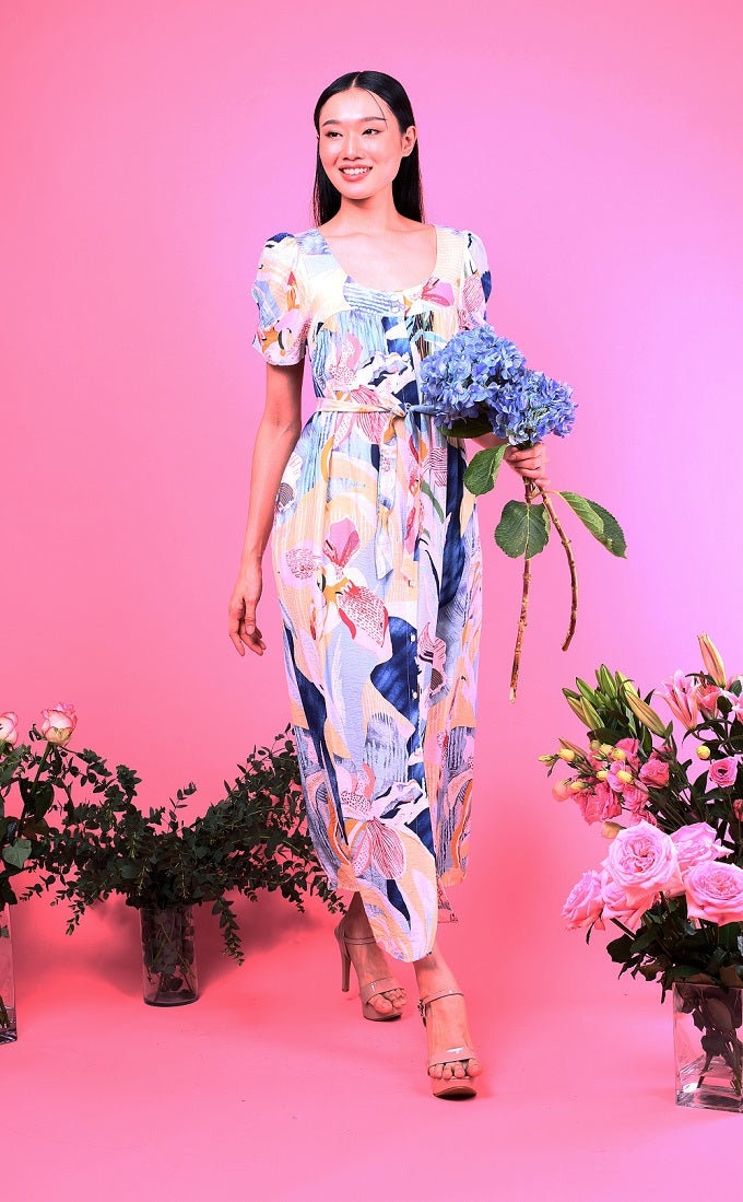 6091D - Maxi Scoop-Neck Dress SS with Modern Graphic