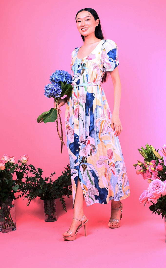 6091D - Maxi Scoop-Neck Dress SS with Modern Graphic