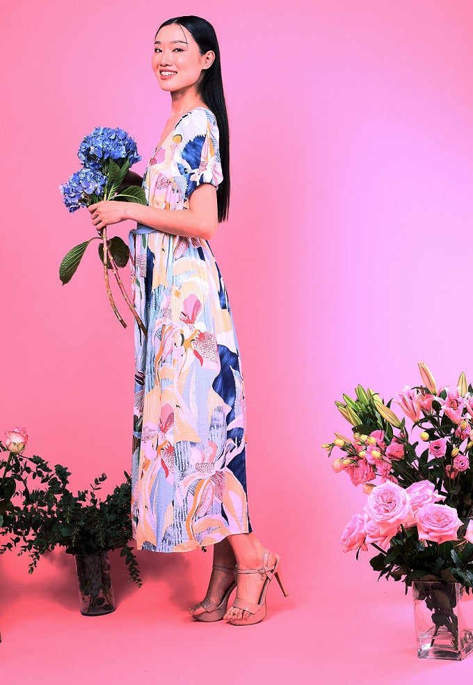 6091D - Maxi Scoop-Neck Dress SS with Modern Graphic