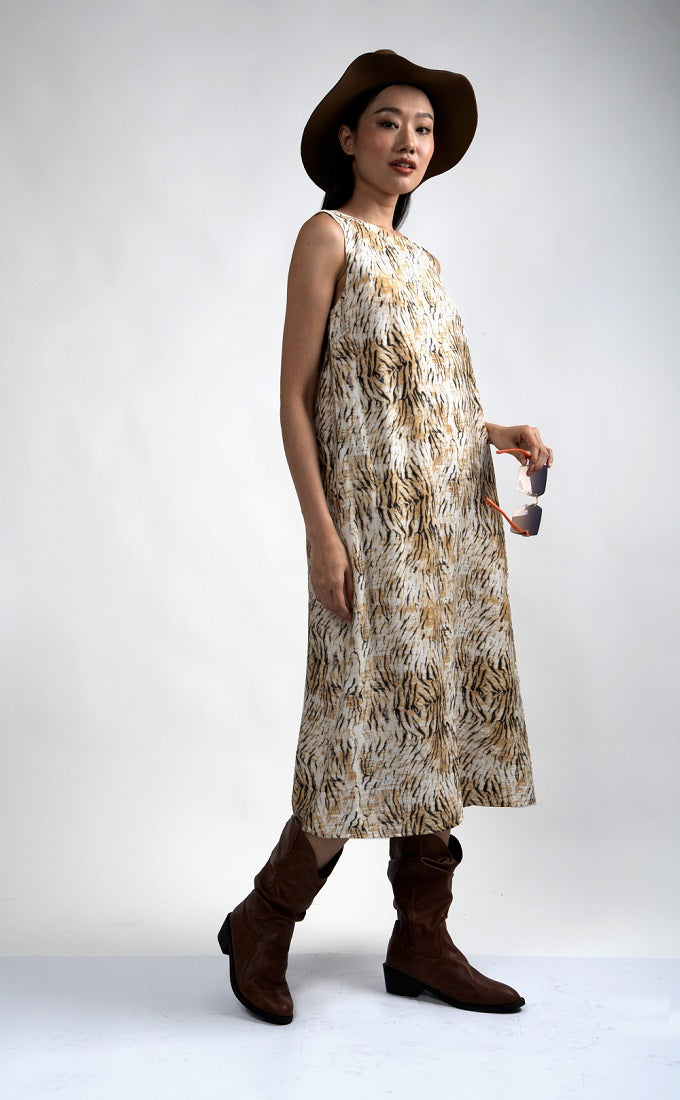 6333D - Round Neck Sleeveless Shift Dress Tiger Stripes