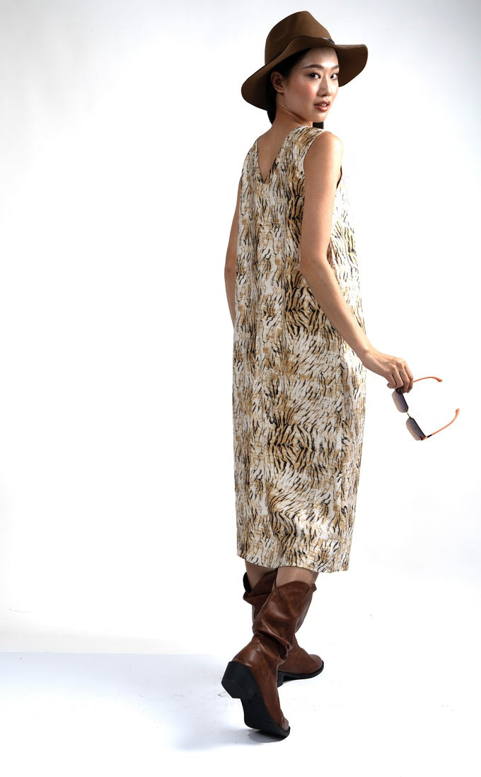 6333D - Round Neck Sleeveless Shift Dress Tiger Stripes