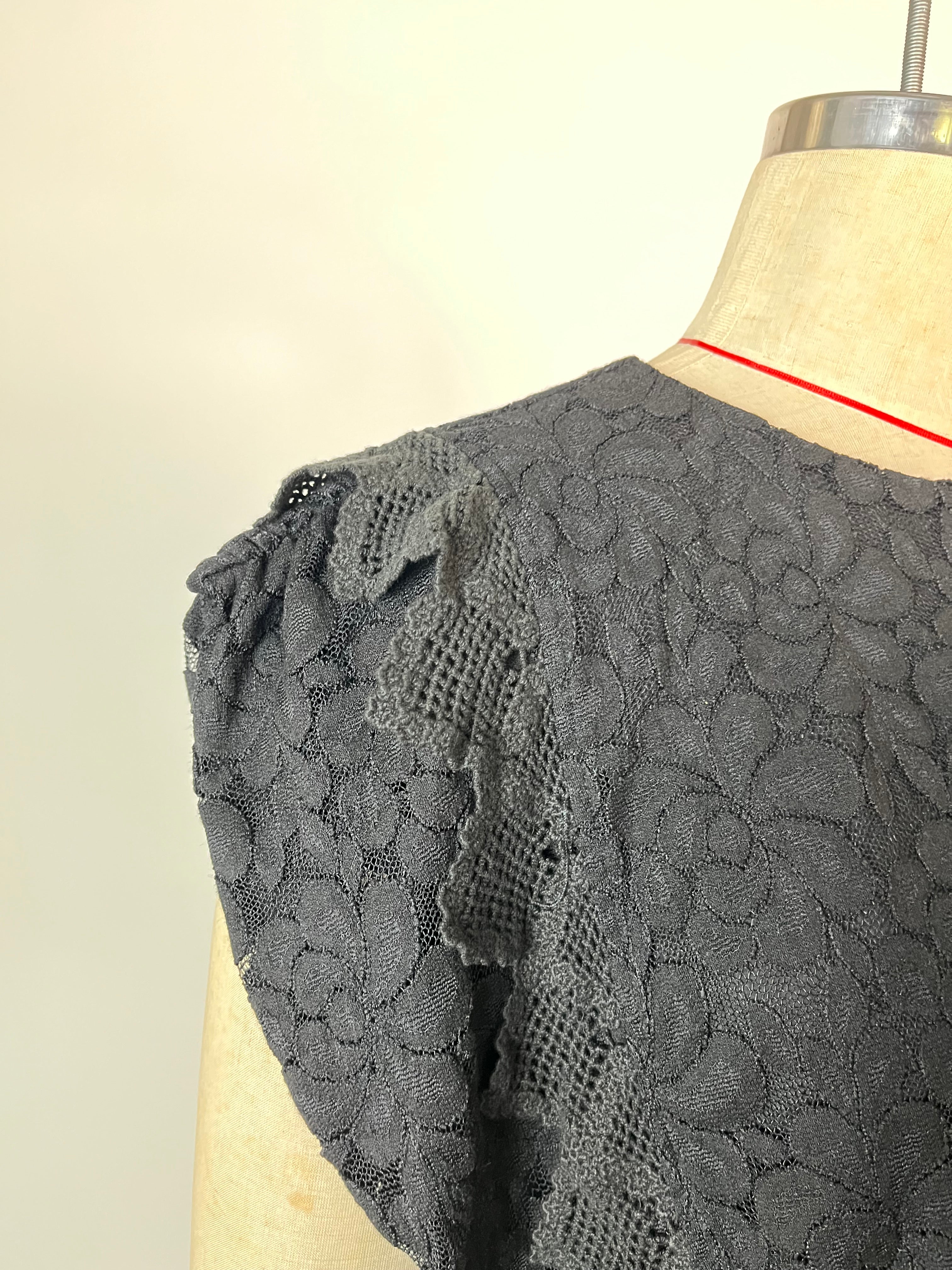 6599B - Round-Neck Flower Lace Blouse with Butterfly sleeves