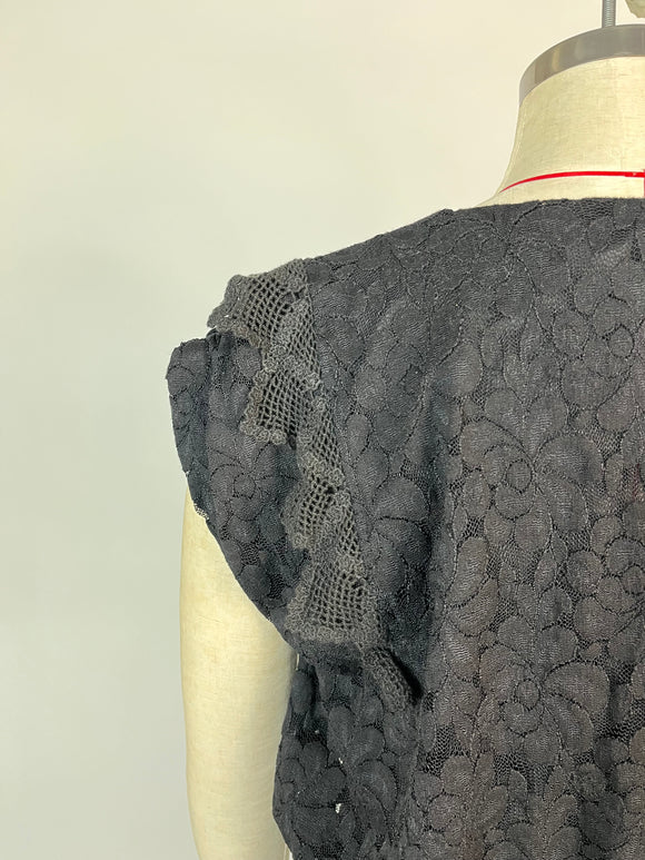 6599B - Round-Neck Flower Lace Blouse with Butterfly sleeves