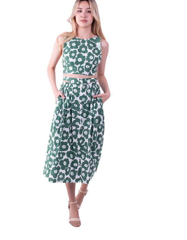 5389B-Green crew neck crop top printed fabric, elastic straps on the back.