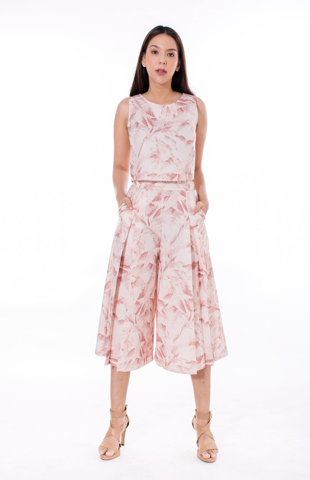 6025B Round Neck Warp Back Crop Top